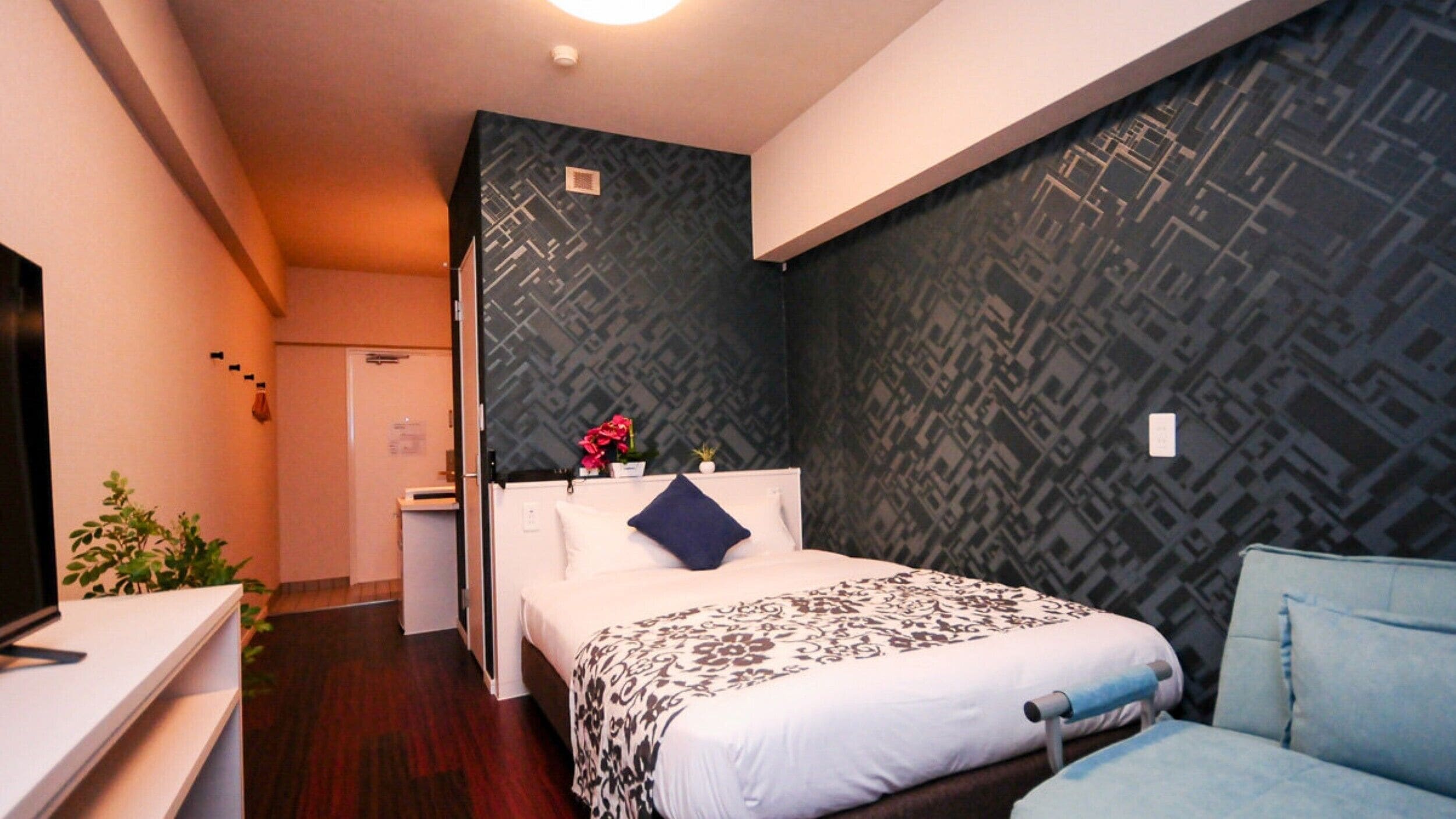 Double Room, Smoking | Down duvets, in-room safe, laptop workspace, blackout curtains