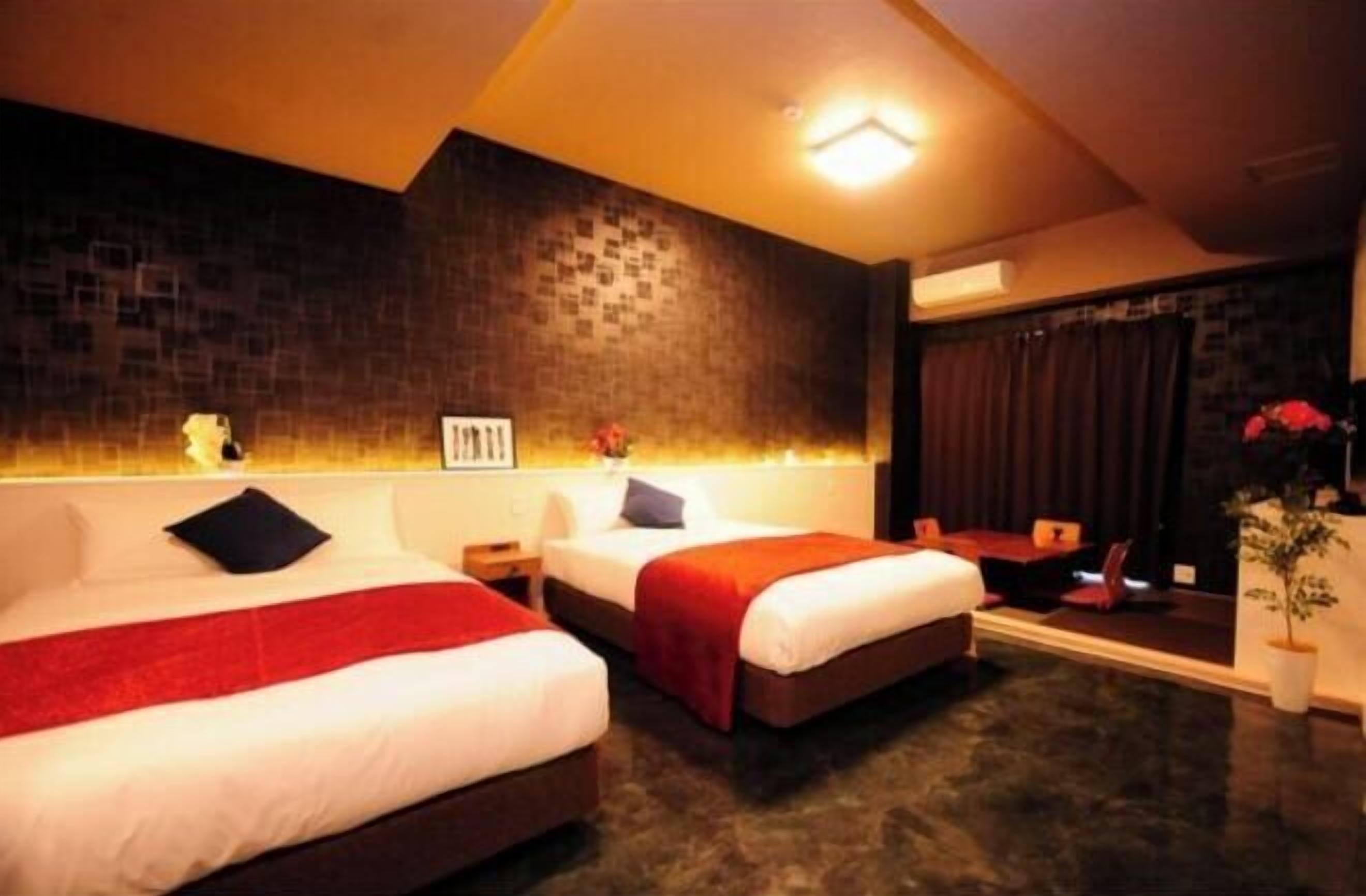 Copriletto in piuma, una cassaforte in camera, con stile personalizzato