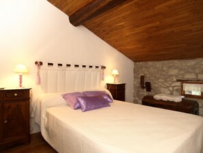 2 bedrooms, iron/ironing board, travel cot, WiFi