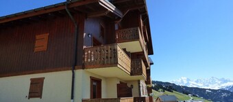 Cozy Ski-in/Ski-out 3BR Mezzanine Apt with Balcony, Sleeps 10