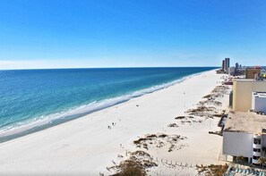 Condo, 2 habitaciones | Playa | En la playa 