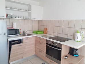 Geladeira, micro-ondas, lava-louças