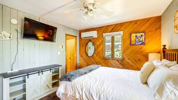 2 bedrooms, desk, iron/ironing board, internet