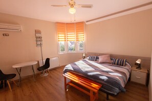 6 bedrooms, iron/ironing board, free WiFi