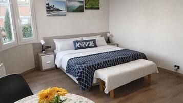 6 makuuhuonetta, silitysrauta/-lauta, ilmainen Wi-Fi