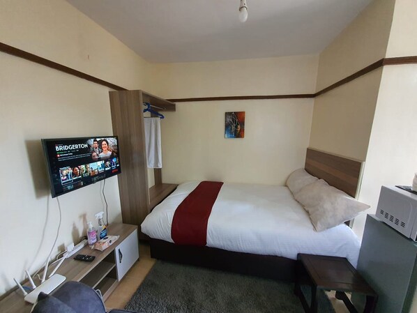 1 bedroom, desk, travel crib, free WiFi