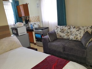 1 bedroom, desk, travel cot, free WiFi - Stunning cozy Studios ,with a nature view (Nairobi)
