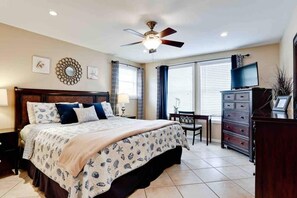 3 Schlafzimmer, Schreibtisch, Bügeleisen/Bügelbrett, kostenloses WLAN