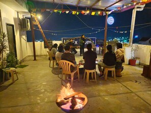 Rooftop terrace - UbEx Home Rishikesh - Hostel (Narendranagar)