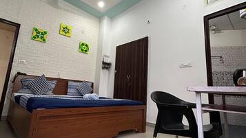 Studio | Soundproofing, free WiFi, bed sheets, wheelchair access