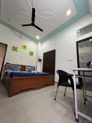 تجهيزات عازلة للصوت وواي فاي مجانًا وملاءات أسرّة