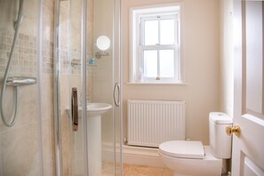 Apartment (3 Bedrooms) | Bathroom