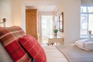 3 bedrooms, laptop workspace, iron/ironing board, bed sheets - Tower House, Aldeburgh (Aldeburgh)