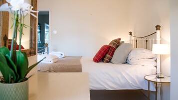 Apartment (3 Bedrooms) | 3 bedrooms, laptop workspace, iron/ironing board, bed sheets