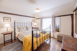 Cottage (3 Bedrooms) | 3 bedrooms, laptop workspace, bed sheets