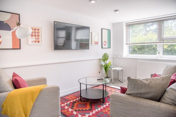 公寓 (2 Bedrooms) | 起居区 | 电视