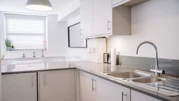 Apartemen (2 Bedrooms) | Dapur pribadi | Microwave, oven, kompor, dan mesin pencuci piring