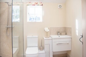 村舍 (0 Bedroom) | 浴室 | 淋浴设施、吹风机、毛巾、洗发水