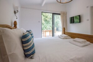 1 bedroom, iron/ironing board, free WiFi, bed sheets - Laurel Lodge Kingfishers (Woodbridge)