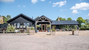 Exterior - Laurel Lodge Kingfishers (Woodbridge)