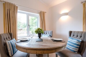 Dining - Laurel Lodge Kingfishers (Woodbridge)