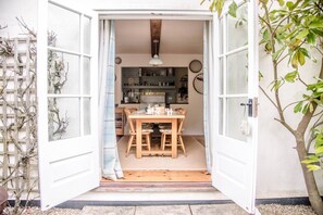Outdoor dining - Manor Lodge, Walberswick (Reydon)