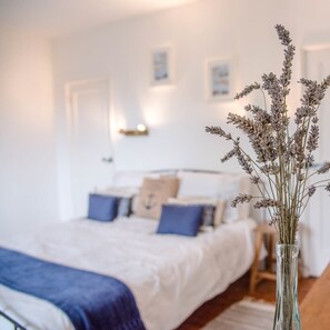 3 habitaciones y espacio para trabajar con laptop