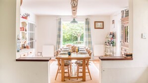 Unclassified image, 3 of 80, button - Manor Lodge, Walberswick (Reydon)