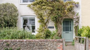 Unclassified image, 2 of 80, button - Manor Lodge, Walberswick (Reydon)