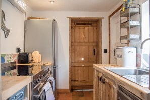 Cottage (3 Bedrooms) | Private kitchen | Oven, stovetop, dishwasher, highchair