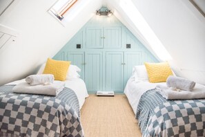 Cottage (3 Bedrooms) | 3 bedrooms, laptop workspace, iron/ironing board, bed sheets