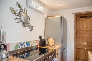 Oven, stovetop, dishwasher, high chair - Margo's Cottage, Orford (Woodbridge)