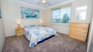 2 bedrooms, iron/ironing board, free WiFi