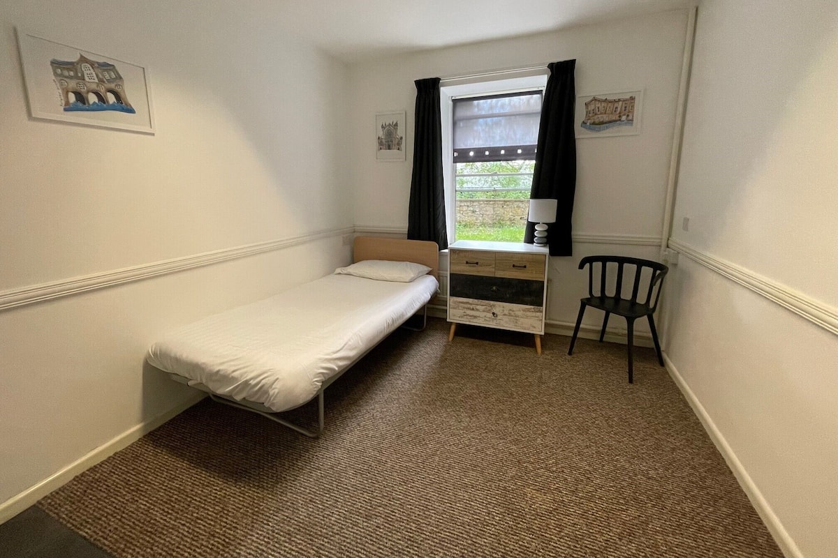 Basic Single Room, 1 Twin Bed, Non Smoking, City View | Hypo-allergenic bedding, bed sheets