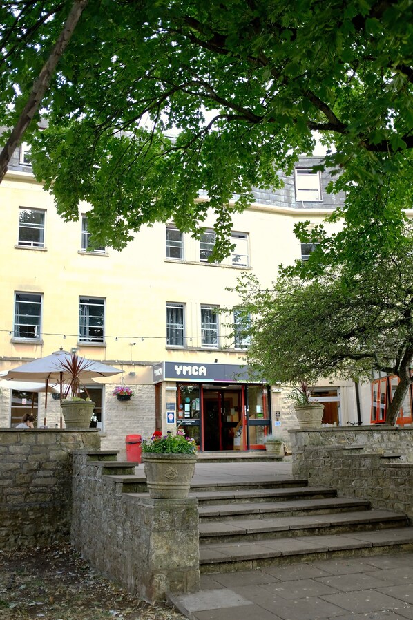 Front of property - Bath YMCA - Hostel (Bath)