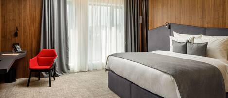 Allergiatestatut vuodevaatteet, pillowtop-patjalliset sängyt, minibaari