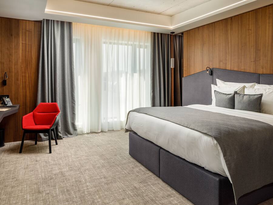 Hypo-allergenic bedding, pillow-top beds, minibar, in-room safe