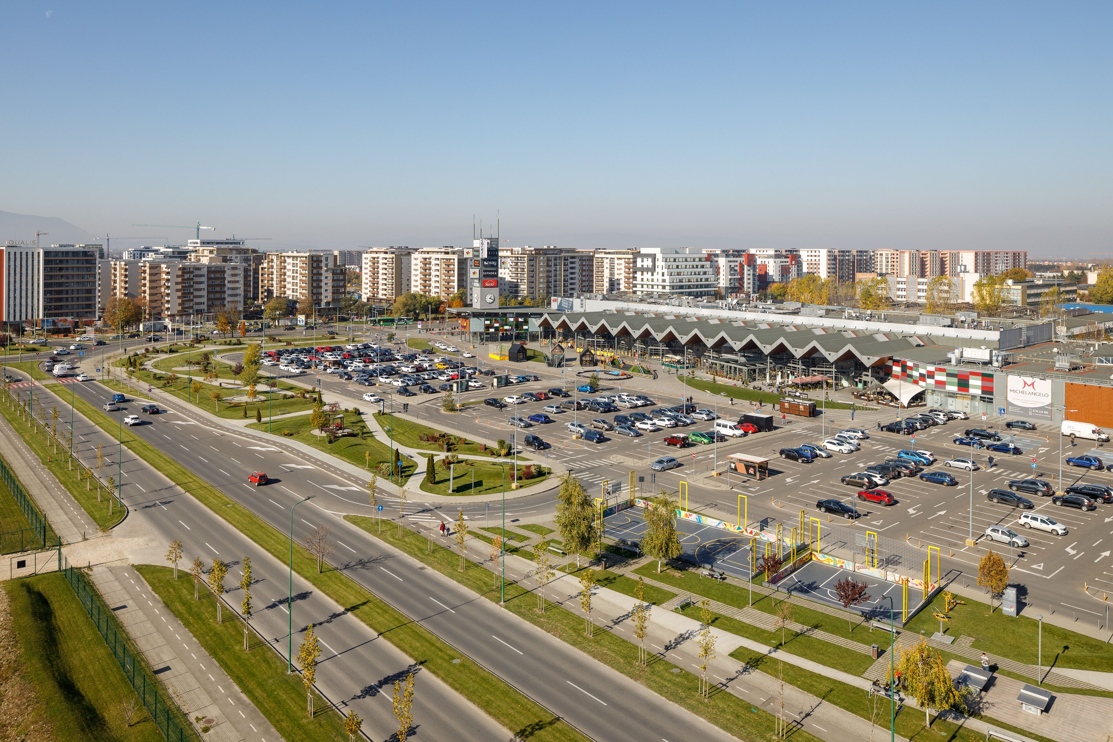 signature junior suite | 1 bedroom, hypo-allergenic bedding, pillow-top beds, minibar