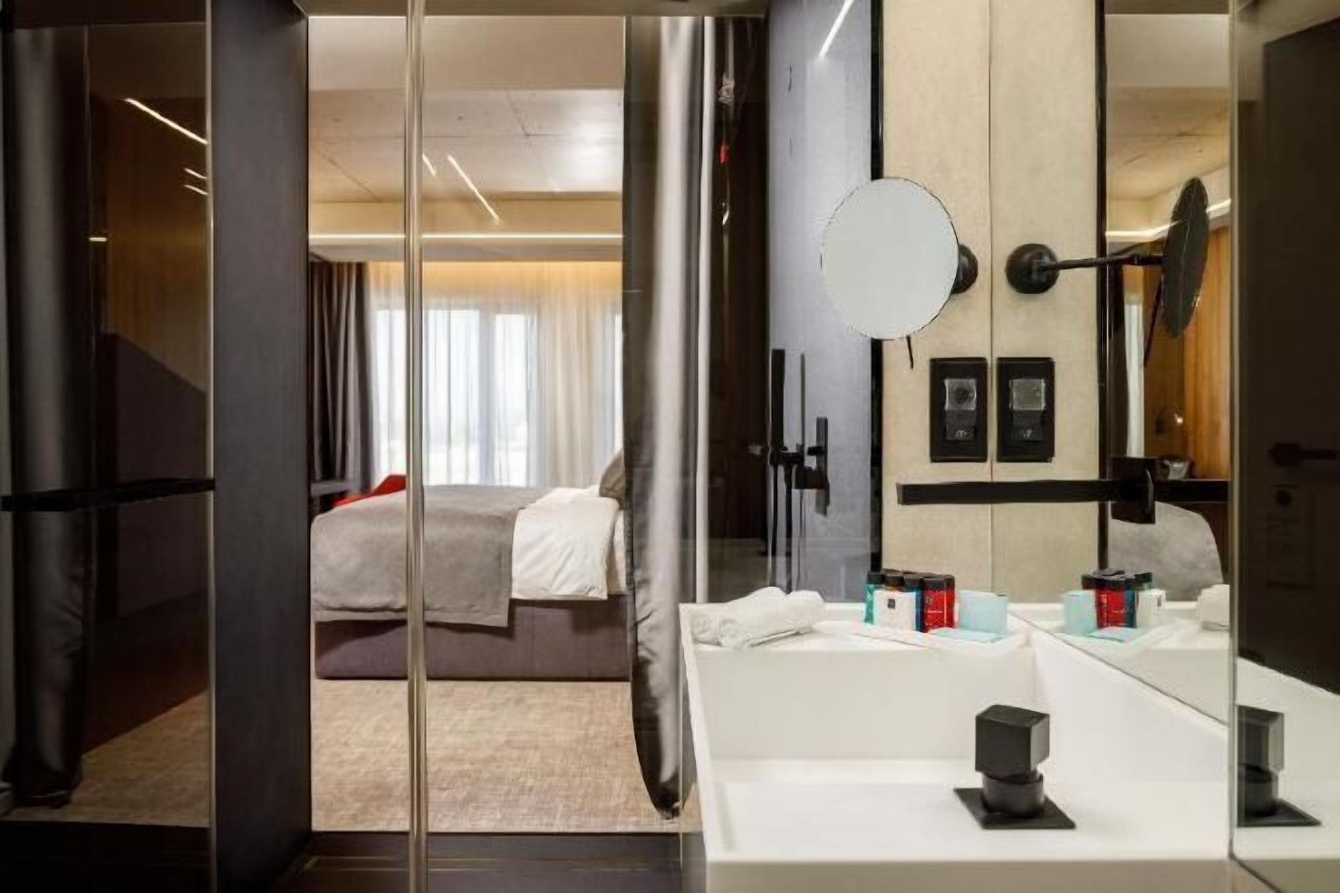 Hypo-allergenic bedding, pillow-top beds, minibar, in-room safe