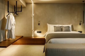 Ropa de cama hipoalergénica, colchones con pillow-top y minibar 
