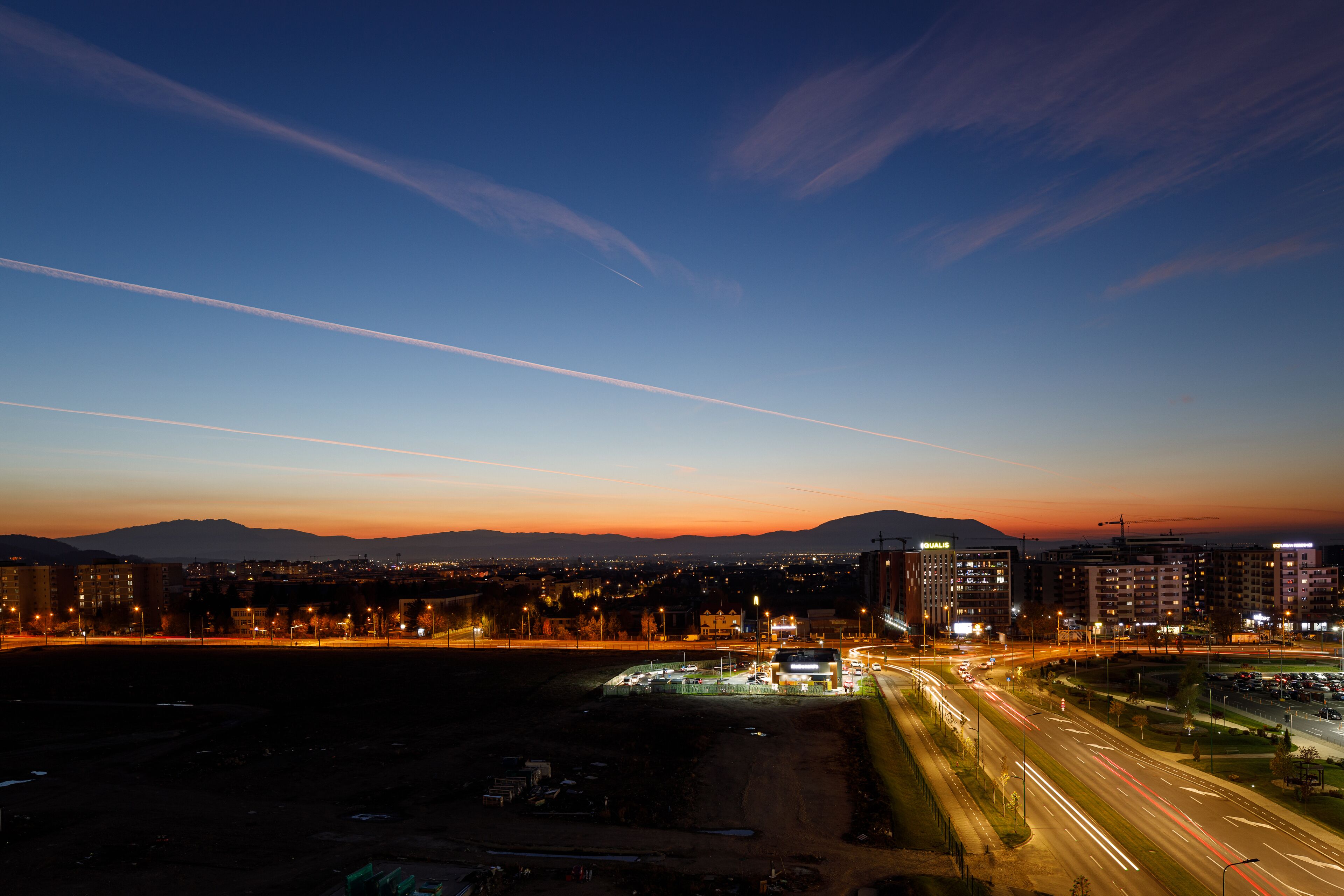 signature junior suite | 1 bedroom, hypo-allergenic bedding, pillow-top beds, minibar