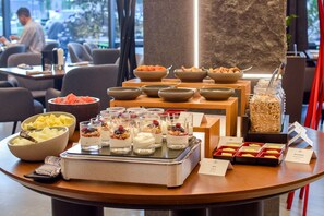 Bao gồm bữa sáng buffet hàng ngày