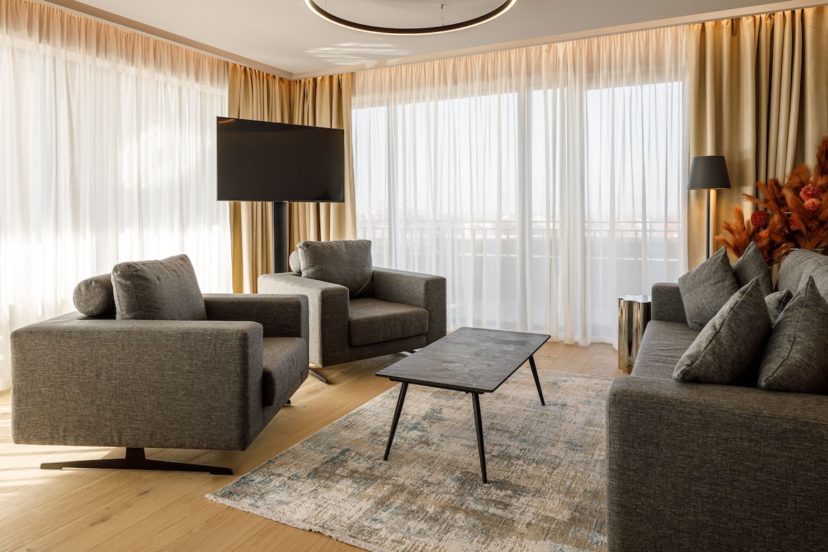 the qosmo suite | living area | lcd tv