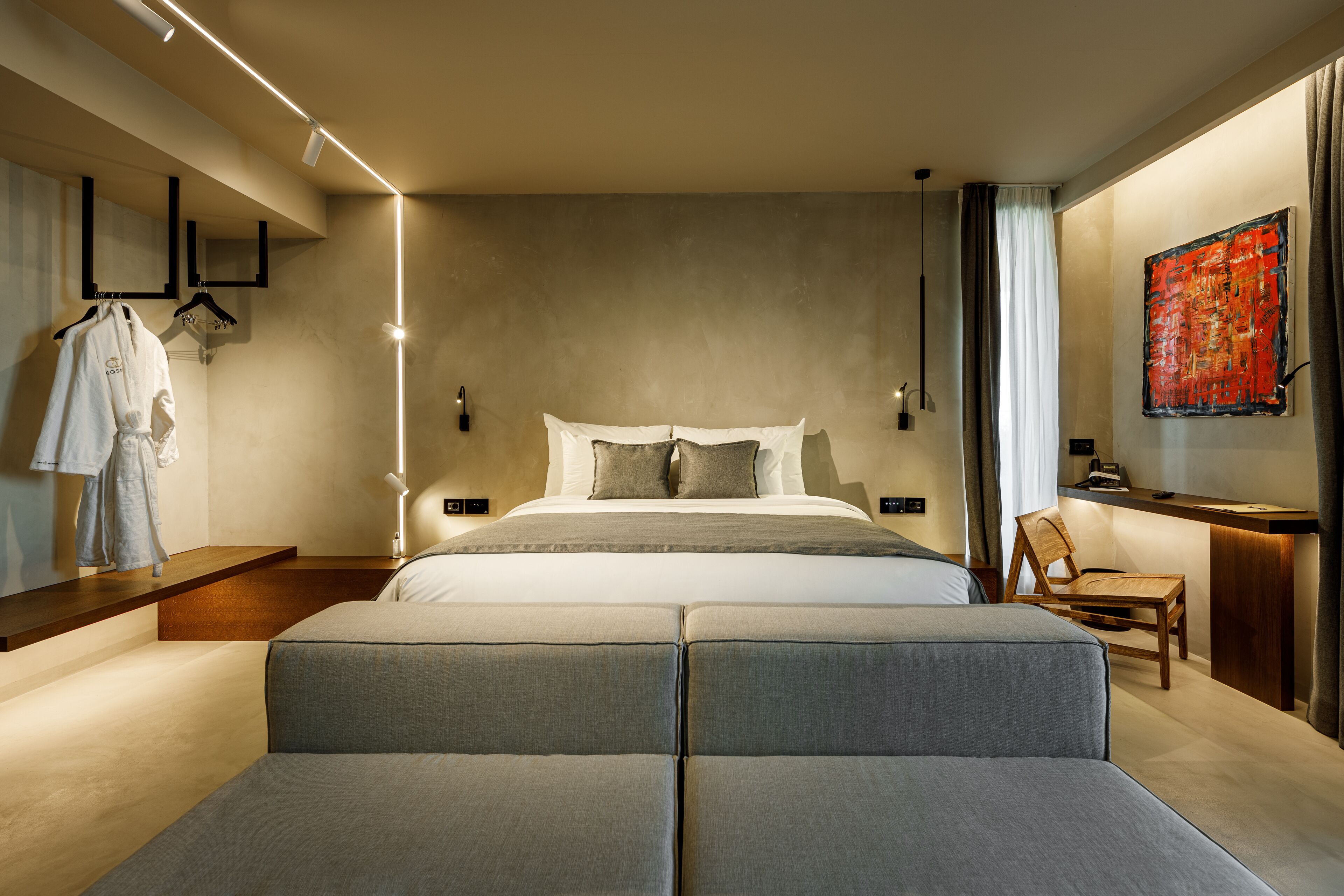 Signature Junior Suite | Hypo-allergenic bedding, pillowtop beds, minibar, in-room safe