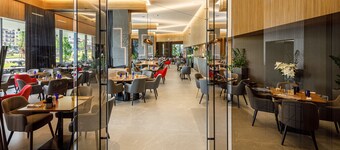 コズモ ブラショフ ホテル