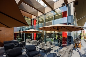 Terrace/patio - Qosmo Brasov Hotel (Brasov)