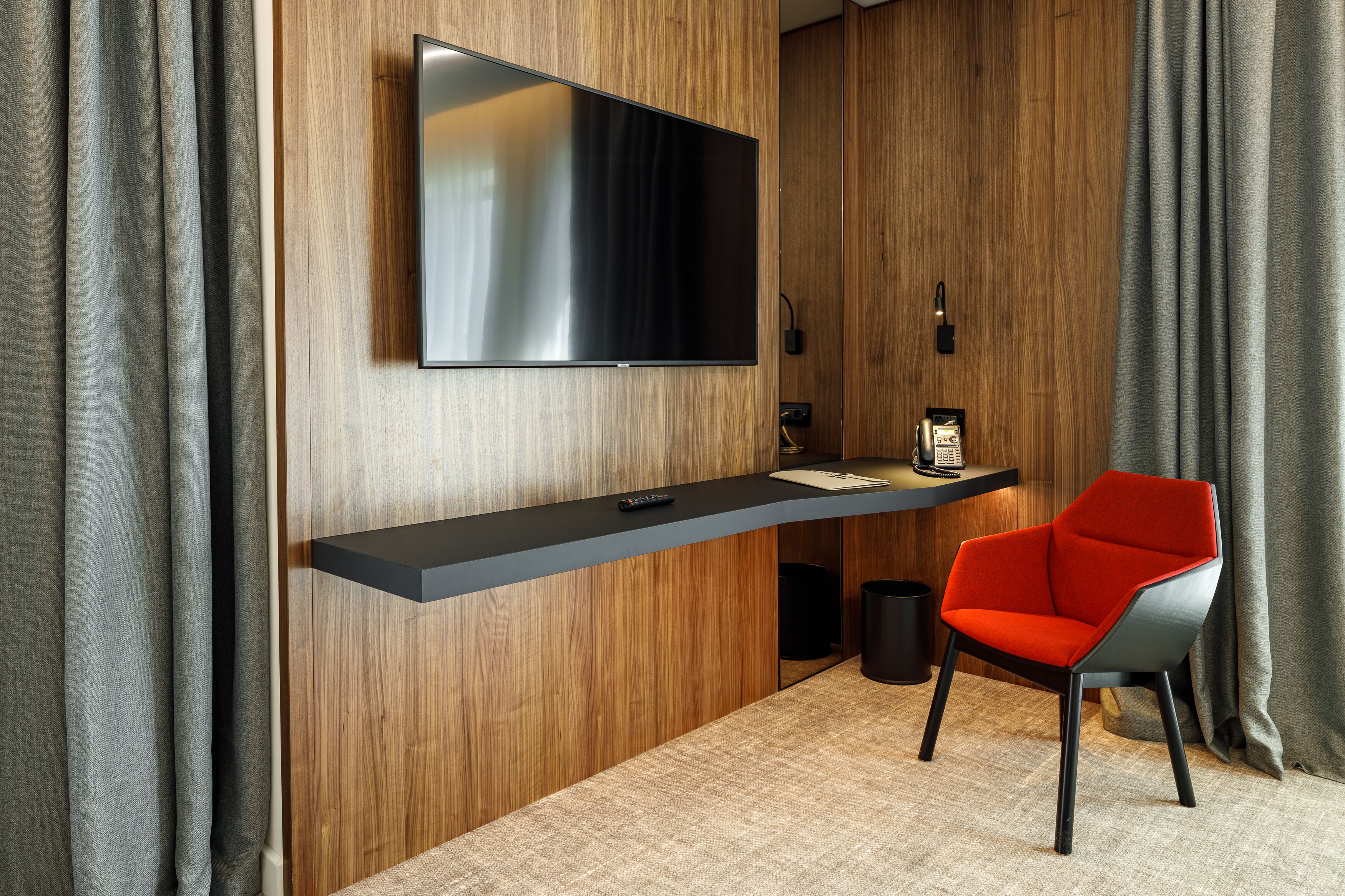 1 bedroom, hypo-allergenic bedding, pillow-top beds, minibar