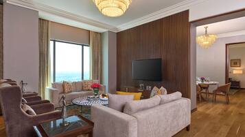 Presidential Suite | Living area | TV, books