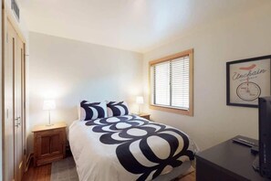 2 makuuhuonetta, vauvan matkasänky, ilmainen Wi-Fi, vuodevaatteet