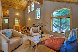 Smart TV, fireplace, offices - Black Bear by AvantStay | Spacious Lodge in Tahoe Donner w/ Game Room & Hot Tub (Truckee)